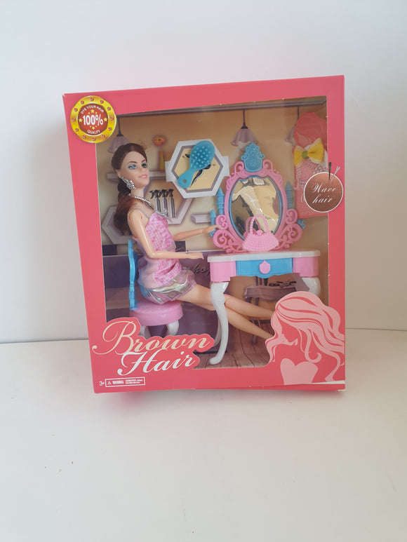 8008B Barbie pe scaun